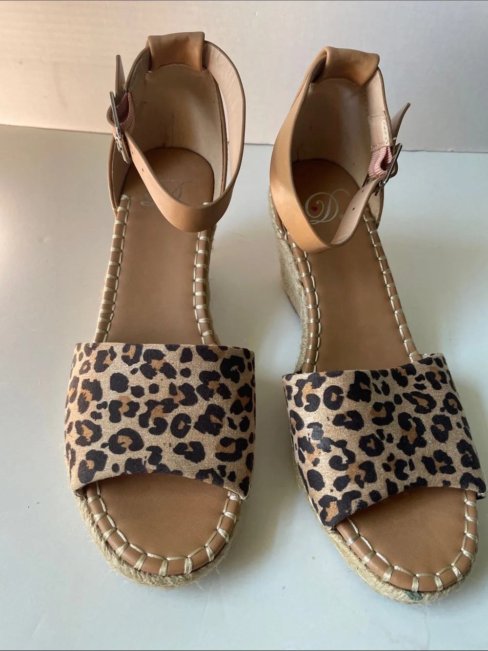 Heart in D Women's Size 9 Leopard Print Espadrille Wedge Sandals - Tan